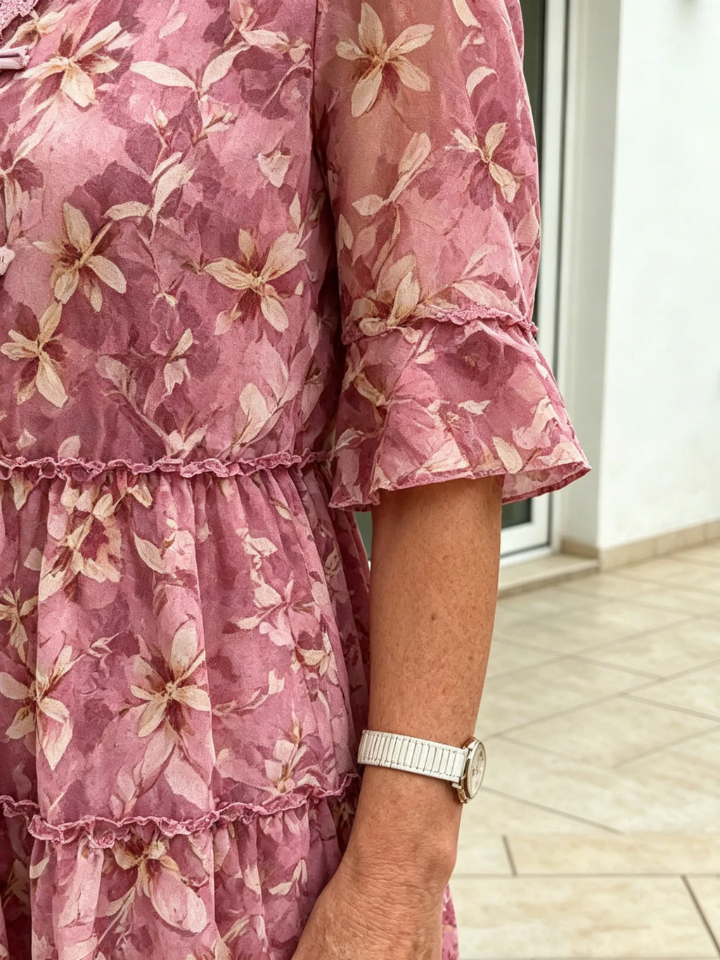 Green Floral Chiffon Tiered Midi Dress, V-Neck Frog Button Ruffle Short Sleeve Loose Casual Dress for Mature Women