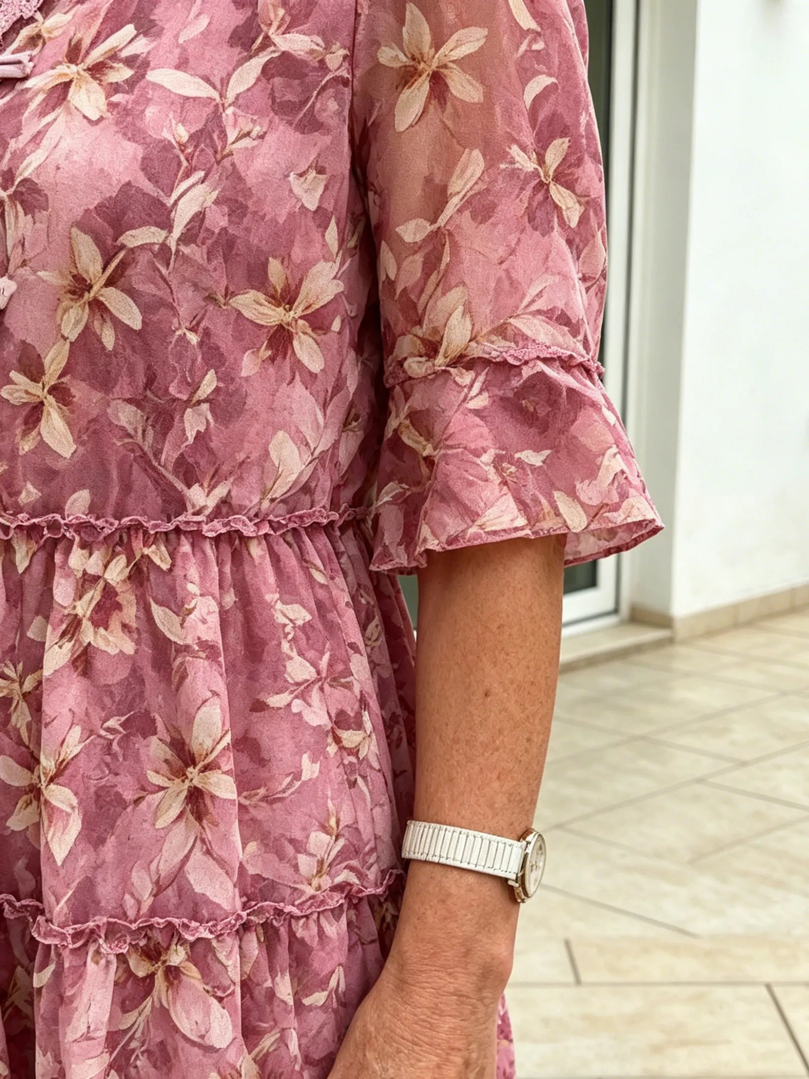 Green Floral Chiffon Tiered Midi Dress, V-Neck Frog Button Ruffle Short Sleeve Loose Casual Dress for Mature Women