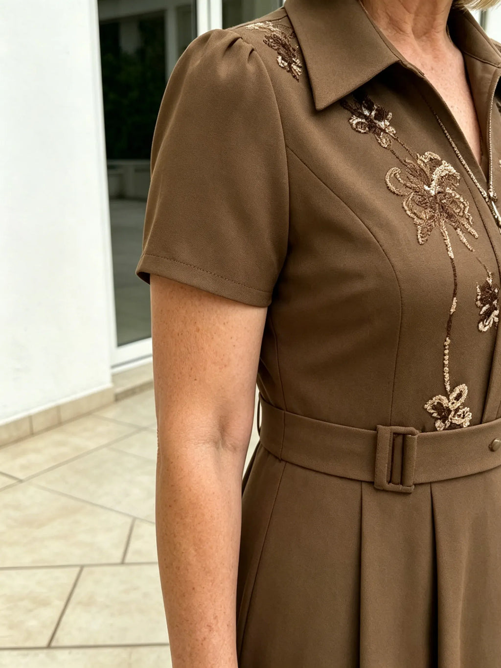 Brown Collared Sequin Embellished A-Line Midi Dress, Belted Waist Short Sleeve Elegant Dress for Mature Plus Size Women
