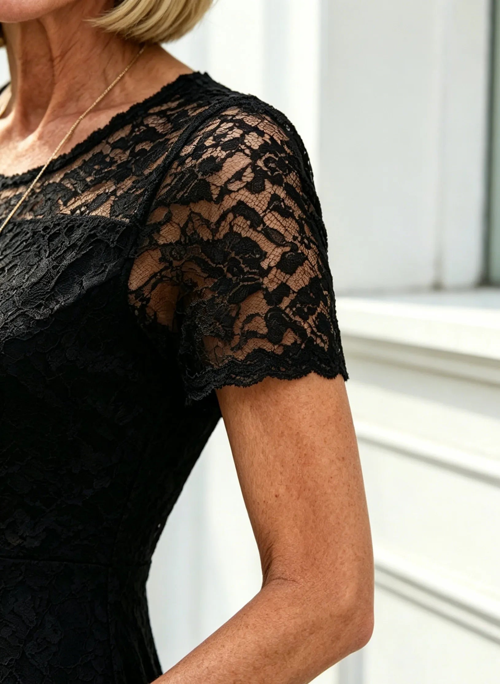 Black Short Sleeve Lace Midi Dress, Crew Neck Cut-Out A-Line Tummy Concealing Slimming Plus Size Dress for Mature Women