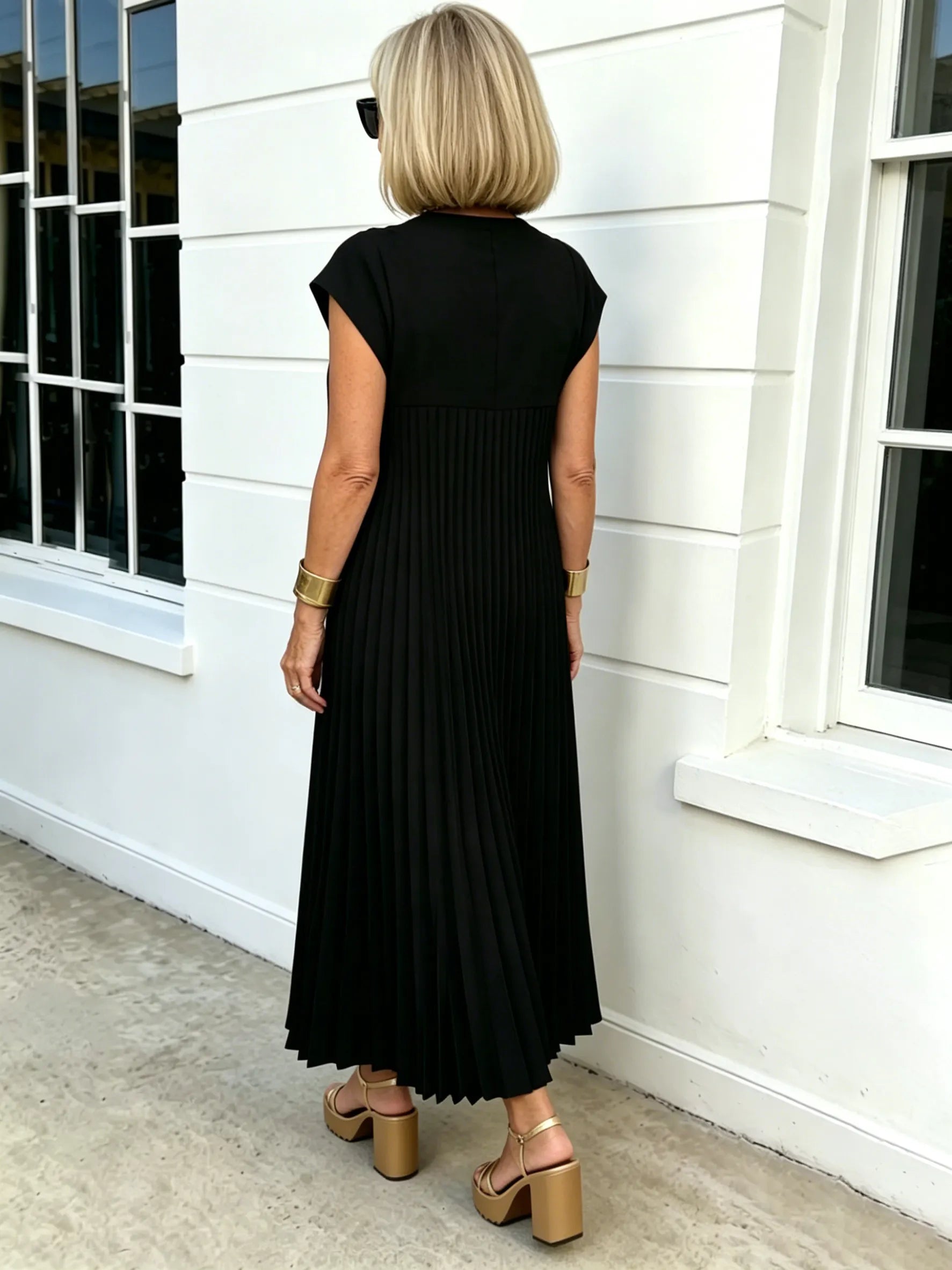 Elastic Dress Women's Elegant Fashion Crew Neck Sleeveless Pleated Long Dress