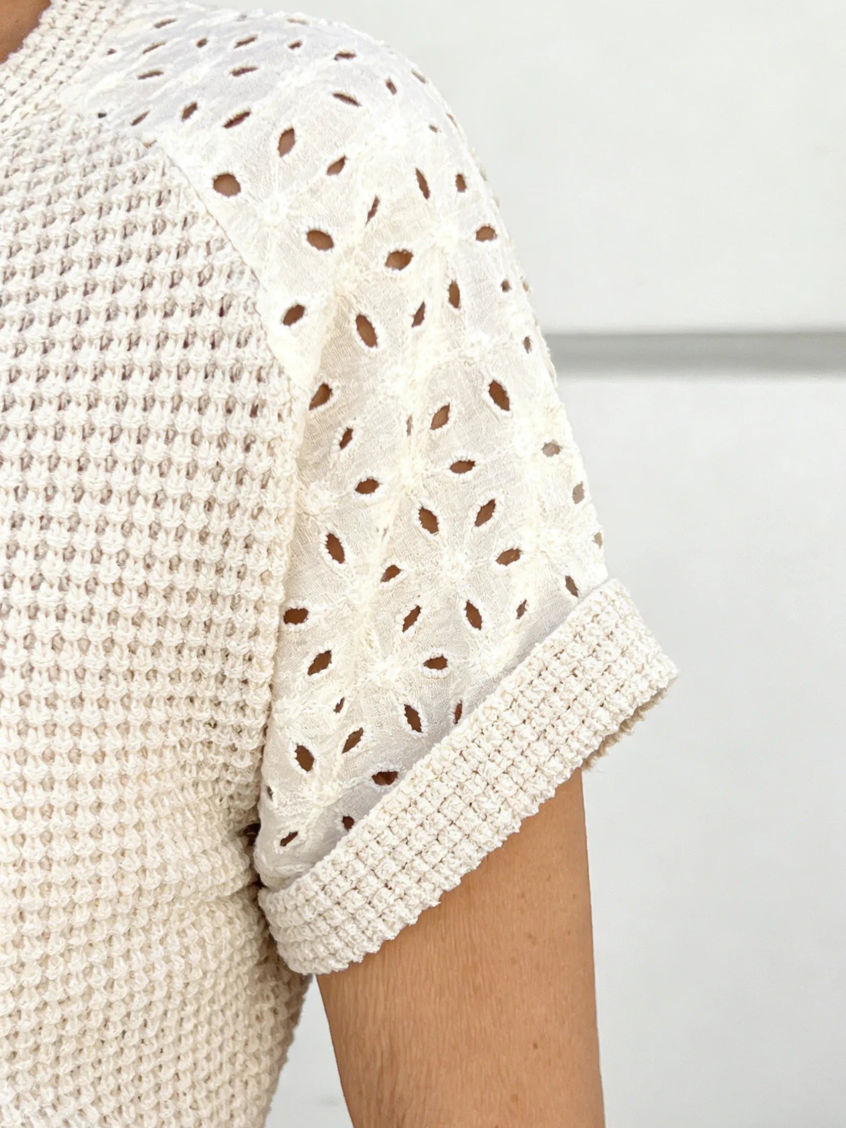 Textured Fabric Crew Neck Lace Splicing Short Sleeve T-Shirt Top Women's
